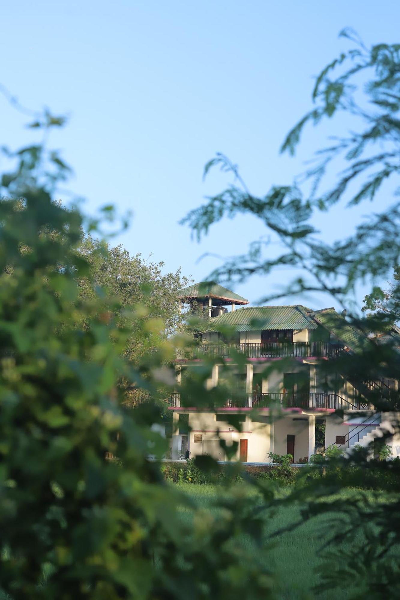 Birdsong Leisure Resort ティッサマハーラーマ エクステリア 写真